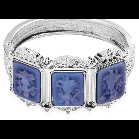 Blue Cameo Carved Bangle Bracelet & Earrings - Picture 5 of 8